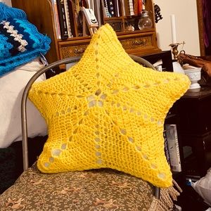 Star throw pillow ✨